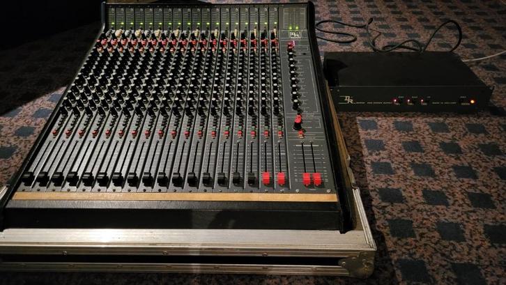 D&R Dayner mengtafel, Muziek en Instrumenten, Mengpanelen, Gebruikt, 10 tot 20 kanalen, Microfooningang, Ophalen