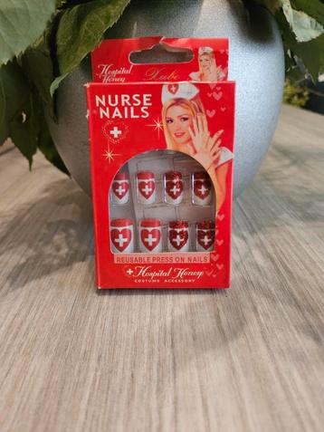 Nepnagels kunstnagels halloween verpleegster zuster politie beschikbaar voor biedingen