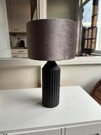 Mooie staande lamp met zwarte voet en velvet lampenkap, Huis en Inrichting, Zwart, Rond, Ophalen of Verzenden, Zo goed als nieuw