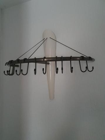 Kapstok beschikbaar voor biedingen