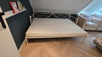 Leuk logeerbed/ bank voor 1 of 2 kids beschikbaar voor biedingen