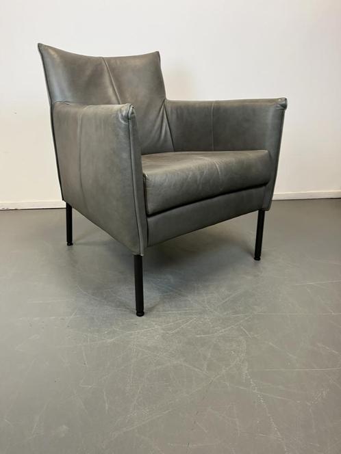 1x Bert Plantagie Dalia Fauteuil Grijs Leer - Zwart, Huis en Inrichting, Fauteuils, Gebruikt, Leer, Metaal, 50 tot 75 cm, Minder dan 75 cm