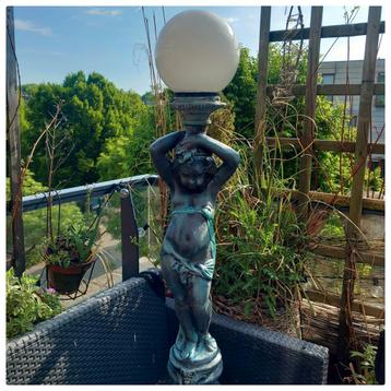 Engelse buiten lamp, tuinbeeld beschikbaar voor biedingen