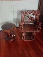 Set Afrikaanse kunst: zetel met tafel uit het Tounkaramuseum, Ophalen