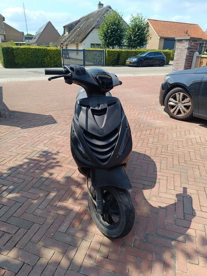 Piaggio zip 2011, Fietsen en Brommers, Scooters | Piaggio, Zo goed als nieuw, Zip, Benzine, Ophalen of Verzenden