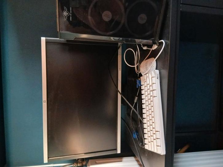 Pc met monitor+keyboard en muis, Computers en Software, Desktop Pc's, Zo goed als nieuw, Met monitor, Ophalen of Verzenden