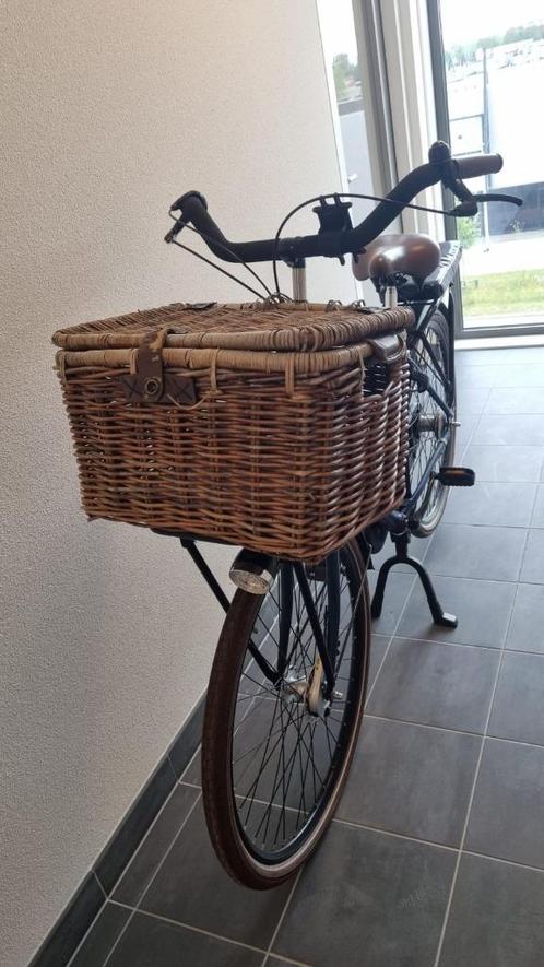 Dames transportfiets 28", Fietsen en Brommers, Fietsen | Dames | Omafietsen, Zo goed als nieuw, 56 cm of meer, Handrem, Versnellingen