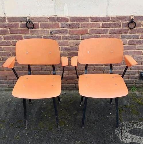 Vintage Ahrend Cirkel Revolt stoelen 1964 Friso Kramer, Huis en Inrichting, Stoelen, Zo goed als nieuw, Twee, Metaal, Overige materialen