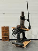 Antieke gatensteekmachine, Ophalen