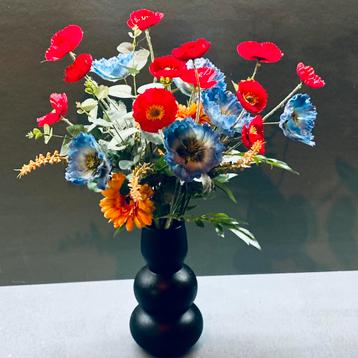 Nieuw! Kunstbloemen/ zijden boeket inclusief Vaas beschikbaar voor biedingen