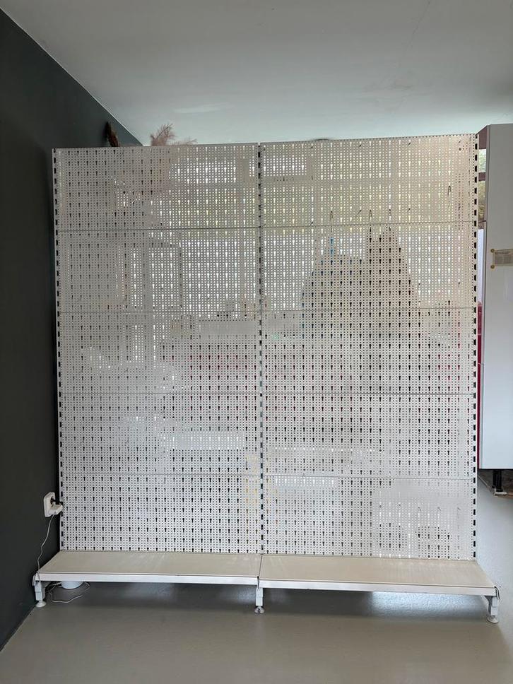 Wit metalen winkelrek/displayrek, demontabel,, Zakelijke goederen, Kantoor en Winkelinrichting | Magazijn, Stelling en Opslag