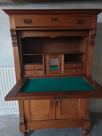 Antiek secretaire  beschikbaar voor biedingen