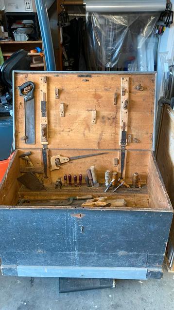 Vintage gereedschapskist beschikbaar voor biedingen