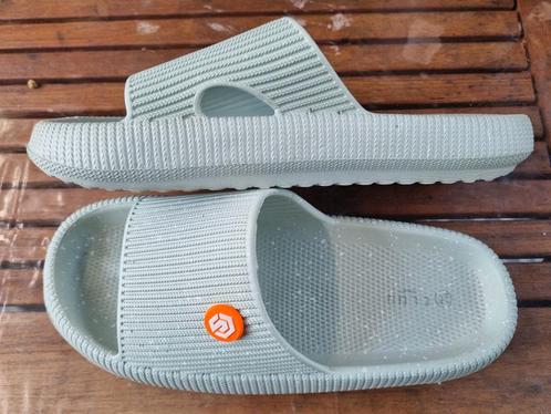 Lopen op wolk Clou Slippers  Maat42/ 43 - Zo goed als nieuw!, Kleding | Dames, Schoenen, Zo goed als nieuw, Slippers, Groen, Ophalen of Verzenden