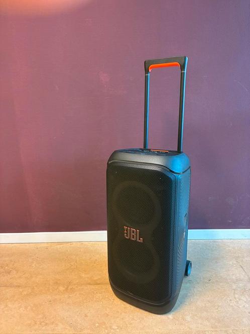 Te huur: JBL Partyspeaker 320 - Inclusief 2 JBL microfoons., Hobby en Vrije tijd, Feestartikelen | Verhuur, Zo goed als nieuw