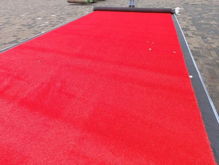 Kunstgras tweedehands in kleur rood, Tuin en Terras, Gras en Kunstgras, Gebruikt, Kunstgras, 20 m² of meer, Ophalen