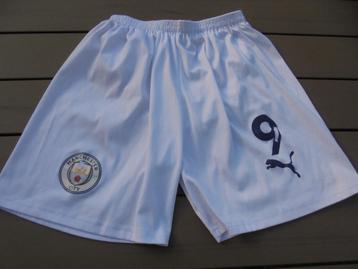 Witte sportbroek beschikbaar voor biedingen
