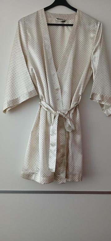 Satijnen ochtendjasje kimono-style beschikbaar voor biedingen