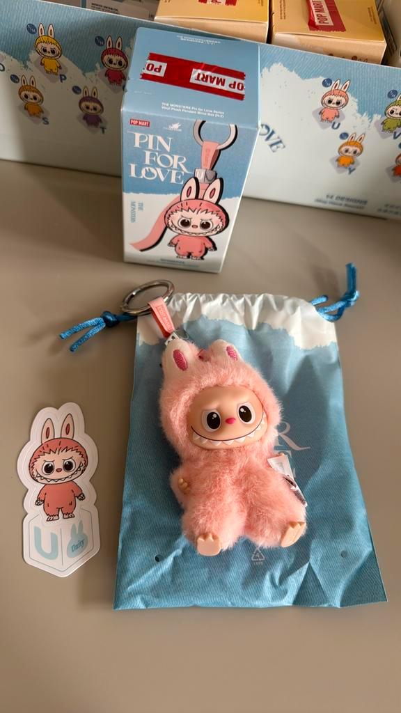 Nieuw en 100 % origineel Labubu Pin for Love U, Verzamelen, Poppetjes en Figuurtjes, Nieuw, Ophalen of Verzenden