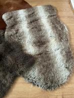 Twee leuke vachtjes ophalen nu voor 5,00 euro, Huis en Inrichting, Woonaccessoires | Plaids en Woondekens, Ophalen, Zo goed als nieuw