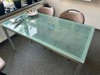 Eettafel en salontafel met glazen blad en ijzeren onderstel, Huis en Inrichting, Tafels | Eettafels, Ophalen, Gebruikt, 50 tot 100 cm
