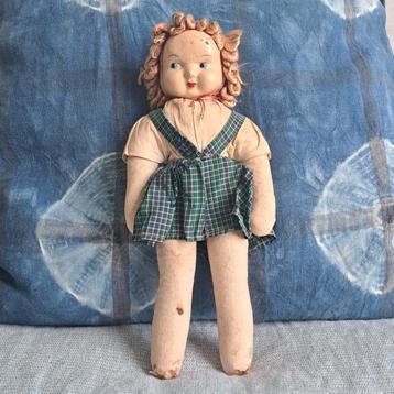 Papiermache pop beschikbaar voor biedingen