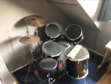 Compleet drumstel beschikbaar voor biedingen