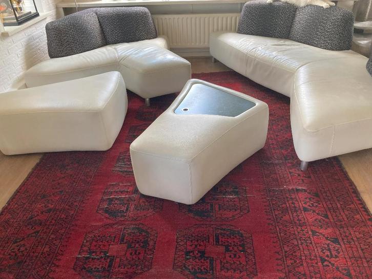 Complete Leolux Archipel set, 2 banken, 2 hockers, wit/creme, Huis en Inrichting, Banken | Complete zithoeken, Gebruikt, Leer