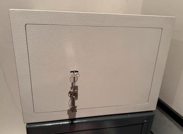 Zeer degelijke PT-1 kluis brandkast met 3 sleutels beschikbaar voor biedingen