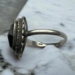 Antieke zilveren ring met granaat, 20-21 mm, Ophalen of Verzenden