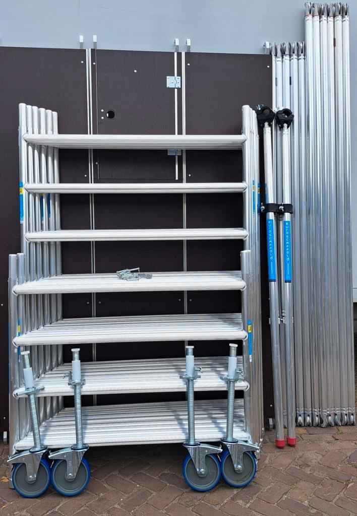 nieuwe rolsteiger Werkhoogte 8.20 mtr Met uitwijkconsole, Doe-het-zelf en Verbouw, Steigers, Nieuw, Rolsteiger of Kamersteiger