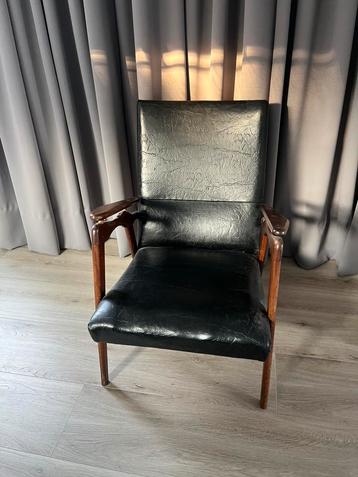 Unieke mid-century rokersstoel – Hout & zwart skai beschikbaar voor biedingen