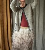 Mooi boucle gebreid vestje vib  greige  wol 36/38, Ophalen of Verzenden, Zo goed als nieuw, Maat 38/40 (M)