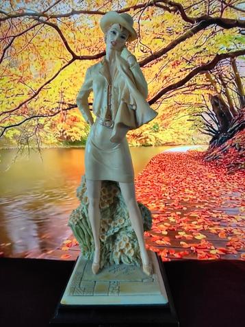 Een prachtig beeld van het merk Vittorio Tessaro.” beschikbaar voor biedingen