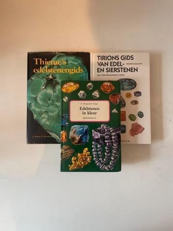 3x boek over edelstenen beschikbaar voor biedingen
