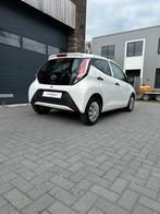 Toyota Aygo 1.0 5D 2017 Wit Apple Carplay, Voorwielaandrijving, 4 stoelen, Wit, Origineel Nederlands