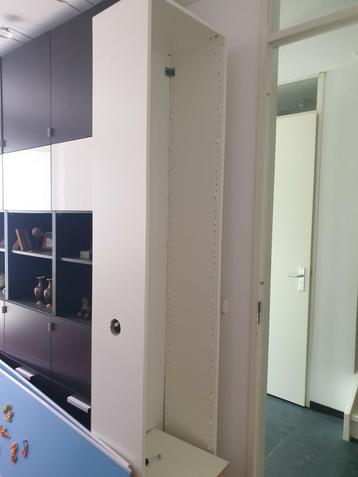 Gratis Ikea Pax/Forsand basiselement met 15 plankjes