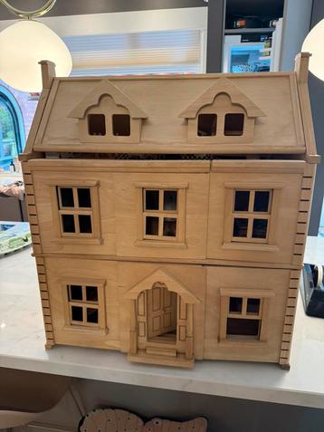 Plan Toys Victoriaans poppenhuis incl meubels beschikbaar voor biedingen