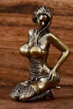 Massief messing beeldje sexy vrouw zittend (5cm hoog), Verzamelen, Beelden en Beeldjes, Ophalen of Verzenden, Nieuw, Mens