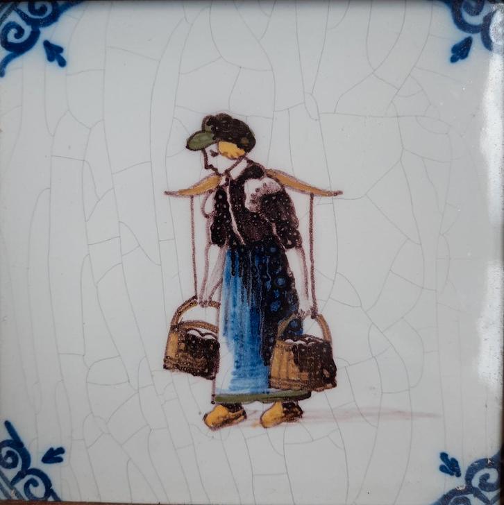 Tegel Makkum Melkmeisje., Antiek en Kunst, Antiek | Wandborden en Tegels, Ophalen