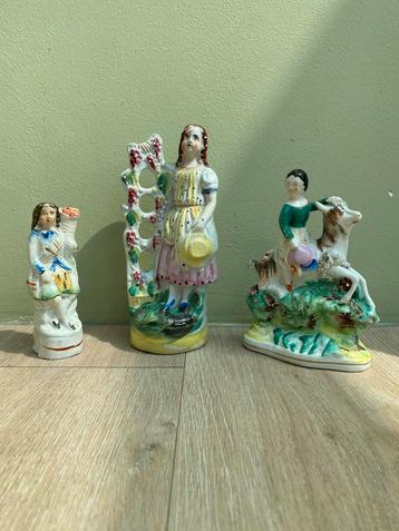 3 Staffordshire beeldjes beschikbaar voor biedingen