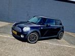 Mini Mini 1.6 Cooper AUTOMAAT / Cruise / Leer / Airco, Auto's, Mini, Voorwielaandrijving, 15 km/l, Gebruikt, 621 kg