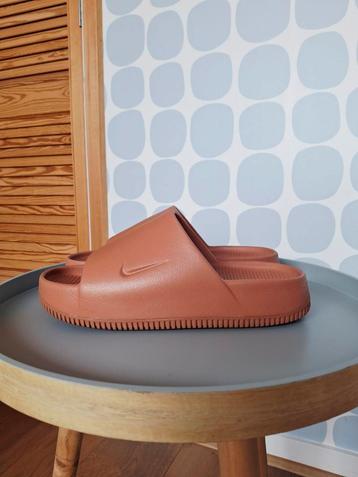 Nike Calm Slide Sandalen roestbruin / terracotta maat 39. beschikbaar voor biedingen