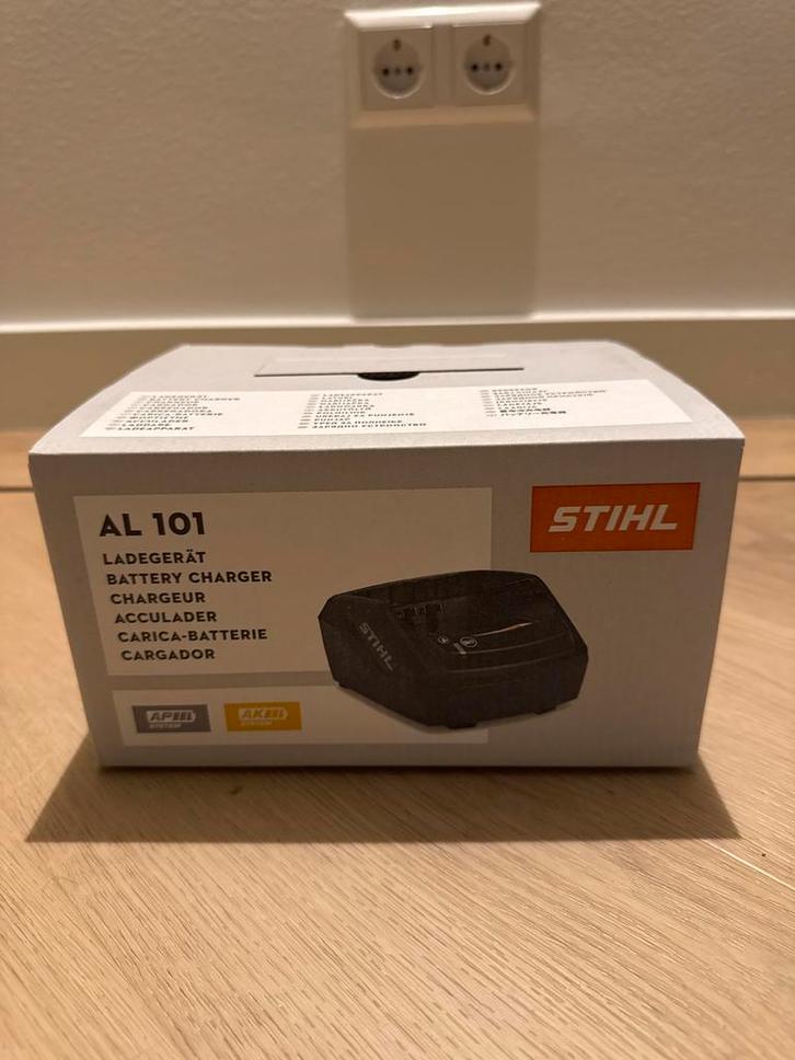 Stihl AL 101 Acculader - Nieuw in Doos!, Doe-het-zelf en Verbouw, Gereedschap | Freesmachines, Nieuw, Accu, Overige soorten, Ophalen of Verzenden