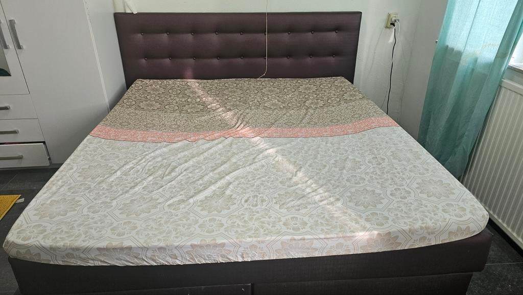 Mooi tweepersoonsbed 180 cm breed, Huis en Inrichting, Slaapkamer | Bedden, Gebruikt, Bruin, Tweepersoons, Ophalen of Verzenden