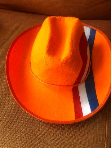 Oranje cowboy hoed beschikbaar voor biedingen
