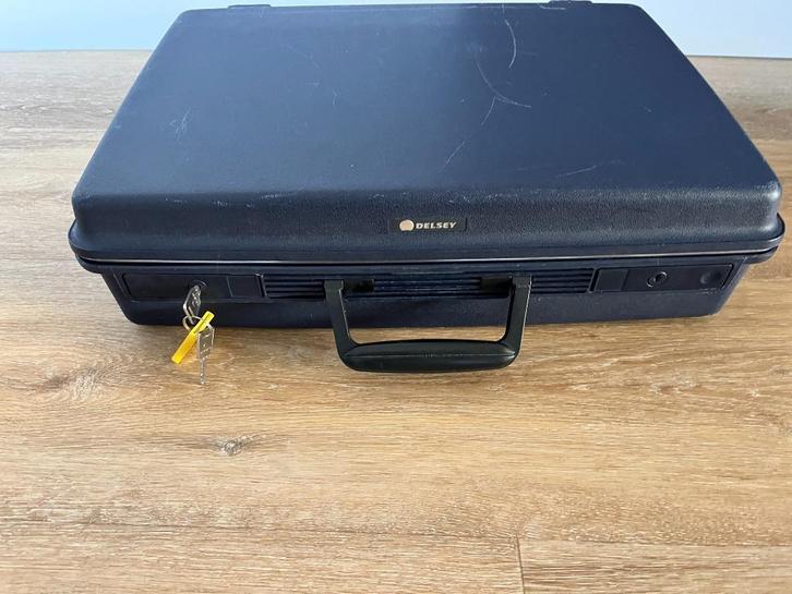 Delsey attachekoffer, Sieraden, Tassen en Uiterlijk, Koffers, Gebruikt, Hard kunststof, Minder dan 50 cm, Minder dan 35 cm, Slot