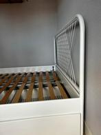 IKEA NESTTUN bedframe + gratis lades + VALEVÅG matras, Huis en Inrichting, Ophalen, Wit, 140 cm, Zo goed als nieuw