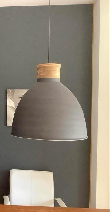 2 Stoere lampen betonlook beschikbaar voor biedingen