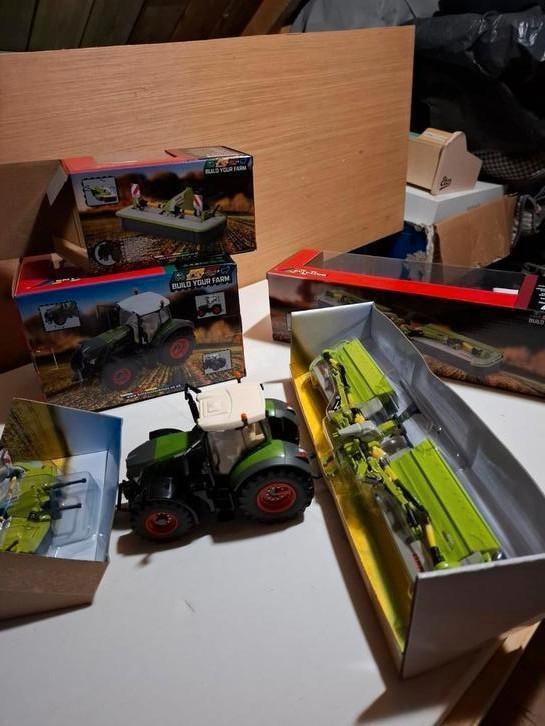 Britains Fendt 828, frontmaaier en achtermaaier Claas, set., Hobby en Vrije tijd, Modelauto's | 1:32, Nieuw, Tractor of Landbouw
